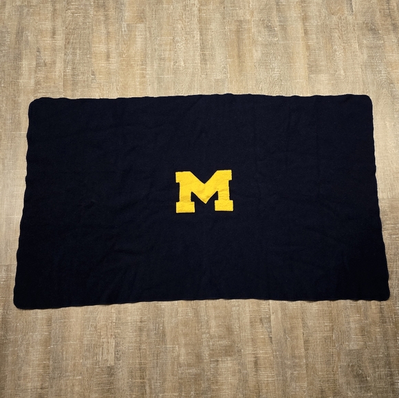 Vintage Wool Michigan Wolverines 5ftx3ft Throw Blanket